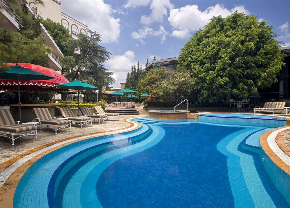 玛丽亚·巴巴拉克里斯托卫星酒店 Tlalnepantla  设施 照片 The swimming pool at the hotel