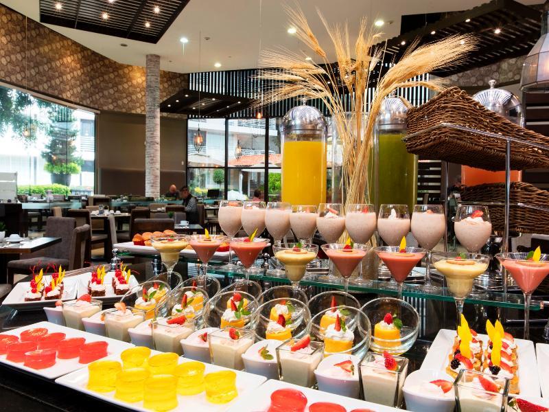 玛丽亚·巴巴拉克里斯托卫星酒店 Tlalnepantla  外观 照片 The buffet at the hotel