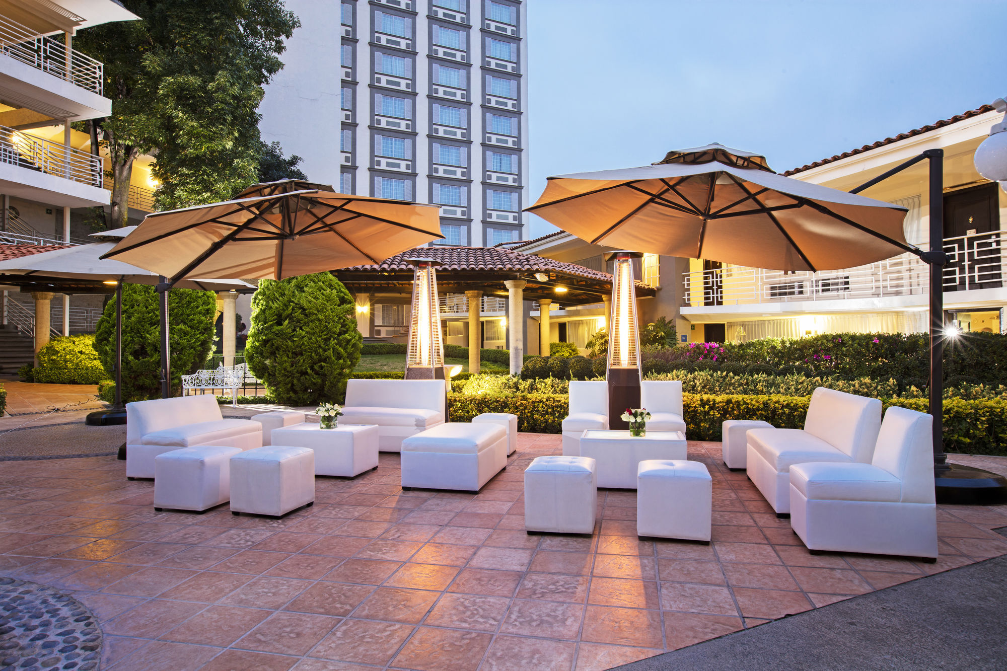 玛丽亚·巴巴拉克里斯托卫星酒店 Tlalnepantla  外观 照片 The hotel's courtyard